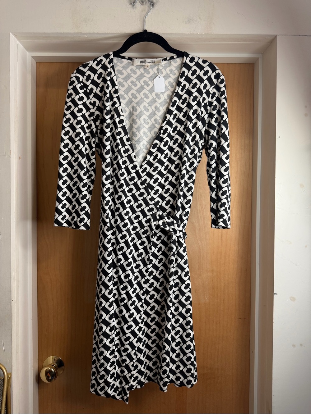 Diane von Furstenberg Women’s Printed Long Sleeve 100% Silk Dress - Size 4
